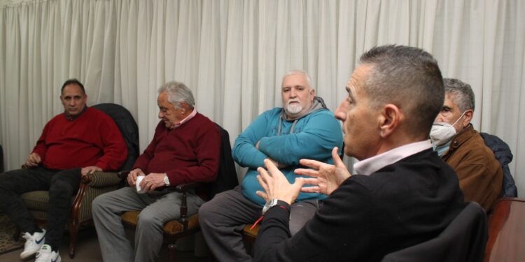 Omar Galdurralde participó en un encuentro con vecinos de Remedios de Escalada Oeste.