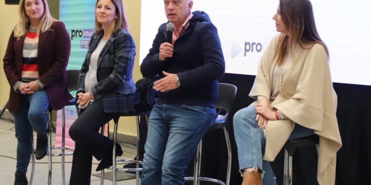 EN LANUS, MAS DE 300 DIRIGENTES DEL PRO DEBATIERON SOBRE EDUCACION