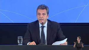 Massa anunció que encararán un reordenamiento de los planes sociales