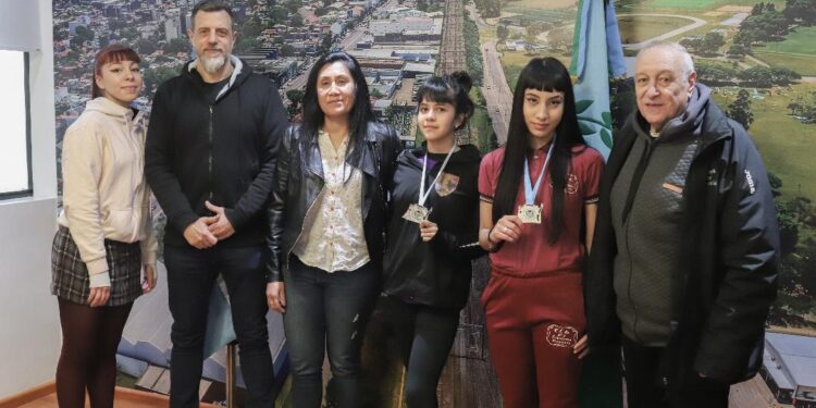 Reconocieron a las chicas lanusenses que ganaron medallas en el Nacional de Taekwondo WTF