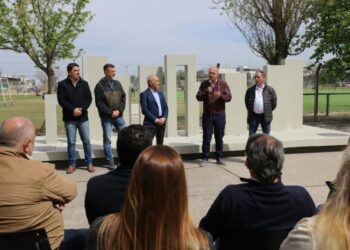 Grindetti y Malena supervisaron obras cloacales en Monte Chingolo