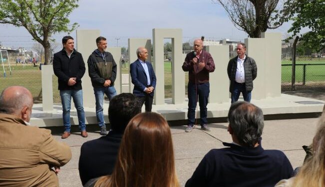 Grindetti y Malena supervisaron obras cloacales en Monte Chingolo