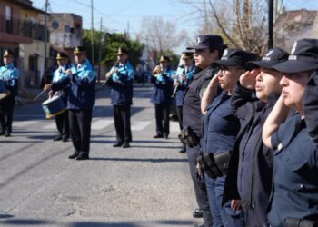 Emotivo homenaje a la oficial Julia Valles