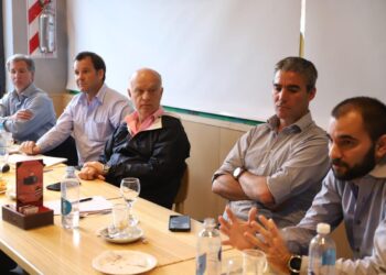 BAJA DE IMPUESTOS, SISTEMA DE SALUD Y MANTENIMIENTO DE ESCUELAS, PRIMEROS PROYECTOS QUE ELABORAN EQUIPOS TÉCNICOS DE GRINDETTI, DE LA TORRE E IGUACEL