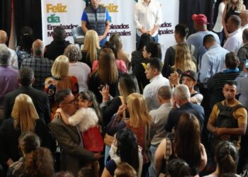 Grindetti  y Kravetz reconocieron a más de 200 empleados municipales que cumplieron entre 25, 30 y 40 años de servicio