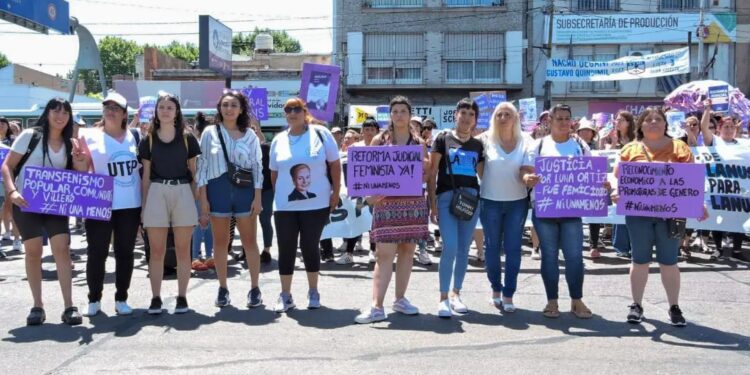 Exigen políticas de Género y participar de la mesa local