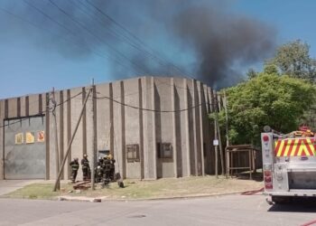 Incendio en una fábrica de Lanús