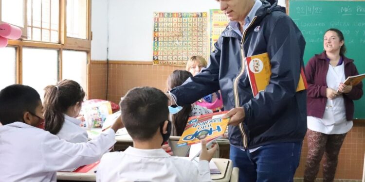 GRINDETTI PROPONE QUE LOS EDIFICIOS ESCOLARES PASEN A LOS MUNICIPIOS Y QUE LOS INTENDENTES CONTROLEN LAS FALTAS Y LICENCIAS MÉDICAS DE LOS DOCENTES