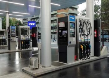 YPF aclaró que las estaciones continuarán aceptando el pago con tarjeta de crédito