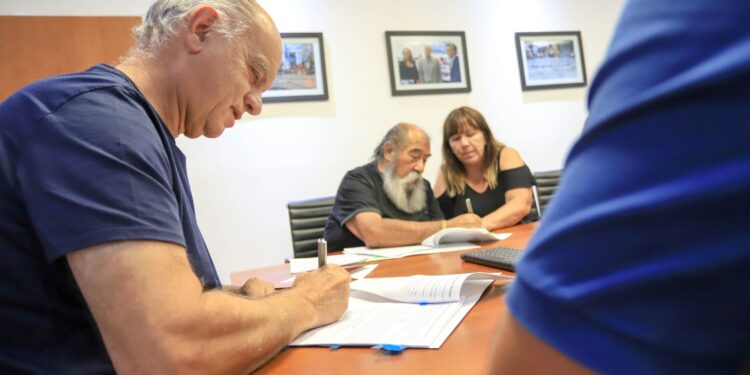 Grindetti firmó el Estatuto Docente Municipal