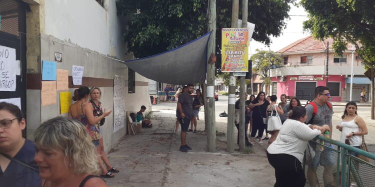Temen que cierre el Instituto Espíritu Santo de Lanús y los estudiantes se queden sin colegio