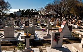 Encontraron el cuerpo calcinado de una mujer en el cementerio de Avellaneda