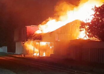 Provocaron un incendio y destruyeron la estación de Fiorito, dos casas y un centro cultural