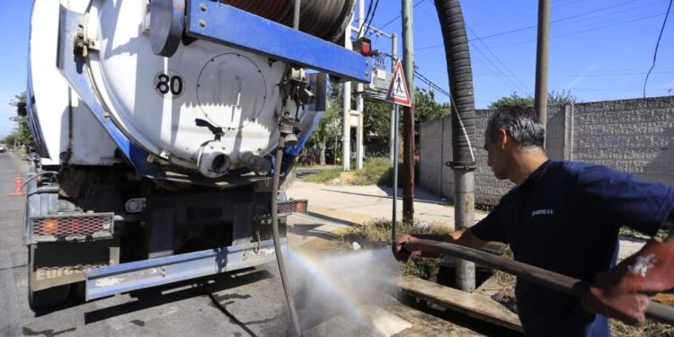 Continúan los trabajos de desobstrucción de sumideros