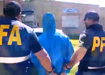 Con allanamientos en Lanús, desbarataron una banda que estafó a una empresa británica de criptomonedas