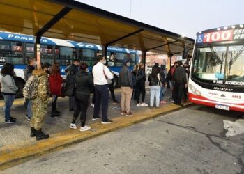 Un sector de la UTA convoco a un paro de colectivos en el AMBA: afecta a 80 líneas