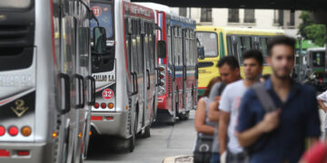 Colectivos: Desde esta noche suspenden servicios nocturnos en el AMBA y el miércoles hay paro de 3 horas