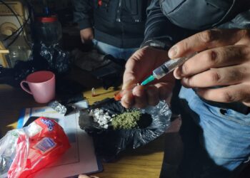 LANÚS: MADRE E HIJA DETENIDAS POR COMERCIALIZAR DROGAS