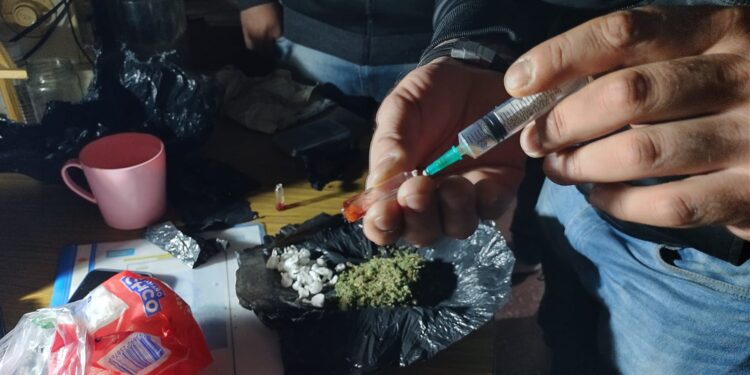 LANÚS: MADRE E HIJA DETENIDAS POR COMERCIALIZAR DROGAS