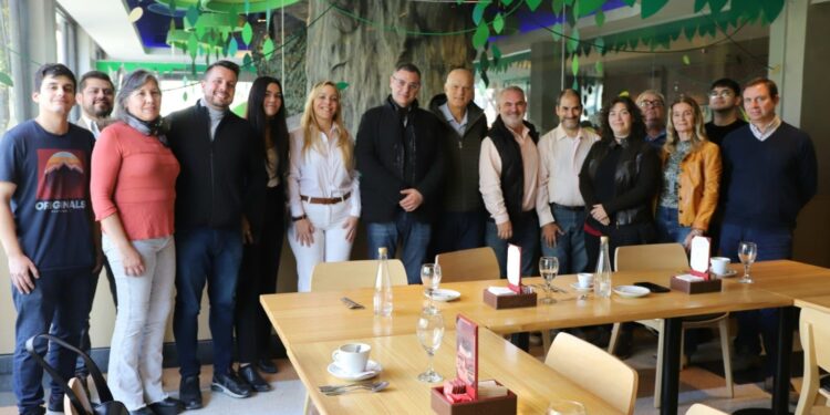 GRINDETTI REUNIÓ A REFERENTES DE LA TERCERA DE REPUBLICANOS UNIDOS