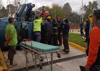 Lanús: Fue a dar el examen de manejo y termino volcando con su auto