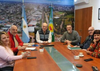 GRINDETTI Y KRAVETZ FIRMARON UN 26% DE AUMENTO PARA LOS MUNICIPALES DE LANÚS
