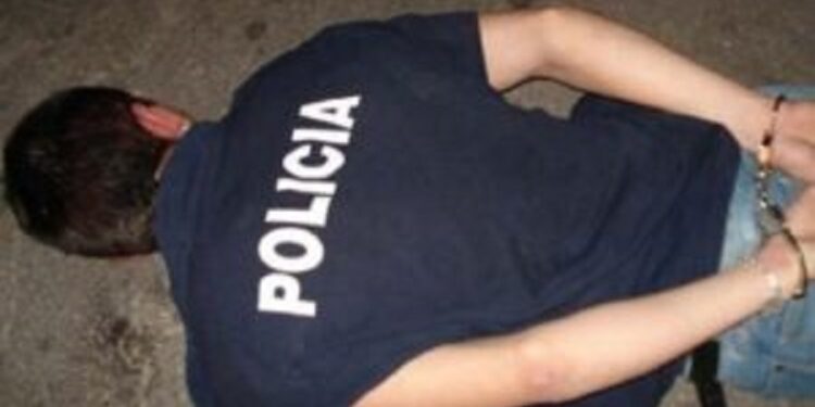 Lanús: Cayó un subcomisario por pedir medio millón de pesos para liberar a un adolescente