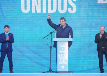 Unión por la Patria relanzó campaña bonaerense con Massa y Kicillof y frente a una multitud en Ensenada