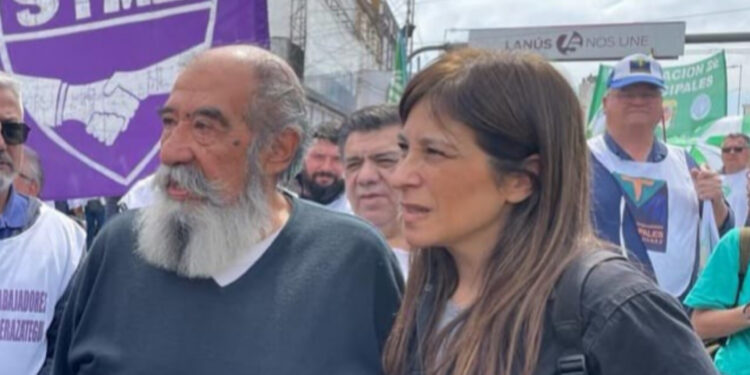 Pedelhez cruzó a Kravetz: «Si los trabajadores piden préstamos, es por los salarios de hambre que tienen»