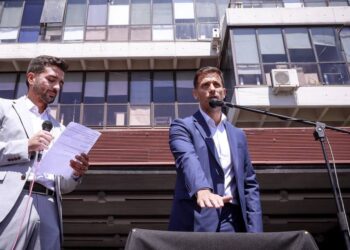 Julián Álvarez juró como nuevo intendente de Lanús con una fuerte presencia del kirchnerismo