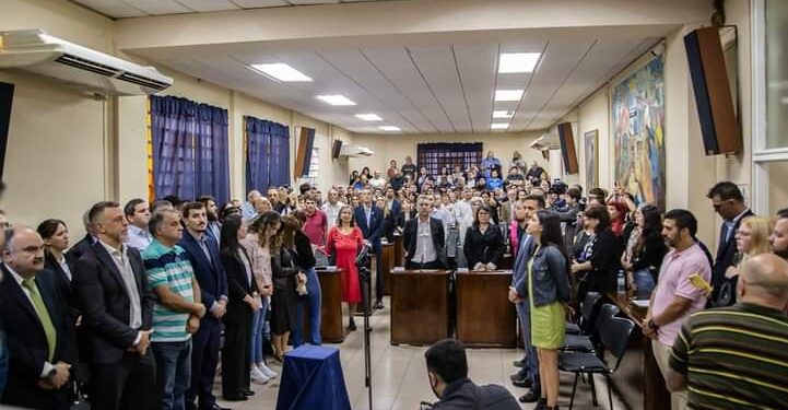 Con marcada presencia de la militancia peronista, juraron los concejales electos de Lanús