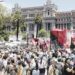 Una multitud marchó contra el DNU de Milei y el Presidente presentó una ley con más ajuste, privatizaciones y habilitación de la entrada al país de militares extranjeros