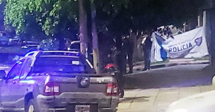 Matan de un tiro en el pecho a hombre en la puerta de su casa en Remedios de Escalada