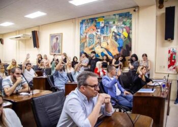 El bloque de Juntos por Lanús cruzó al Municipio por los despidos de municipales