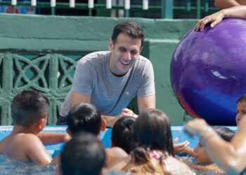 Julián Álvarez recorrió las sedes de la Colonia de Verano 2024 de Lanús Gobierno