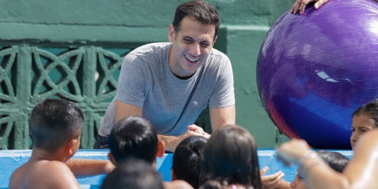 Julián Álvarez recorrió las sedes de la Colonia de Verano 2024 de Lanús Gobierno