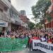 Una multitud marcha del Congreso a la Plaza de Mayo en defensa de la Educación Pública, Gratuita y de Calidad