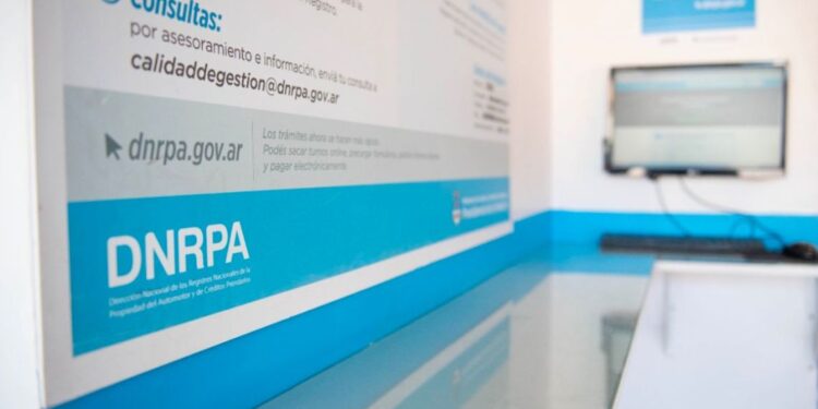 El Gobierno anunció que reducirá el 40% de los Registros del Automotor