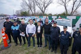 Julián Álvarez y Mayra Mendoza encabezaron un megaoperativo de seguridad en el límite entre Lanús y Quilmes