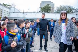 Julián Álvarez encabezó el acto de inicio de la doble escolaridad en la Escuela Primaria N° 69 de Lanús Oeste