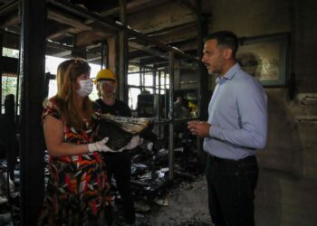 Incendio en el Colegio Piedrabuena: Julián Álvarez recorrió la institución para relevar los daños y coordinar las acciones de reparación