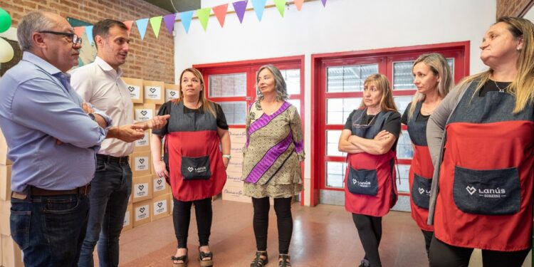 Lanús Gobierno entregó Módulos MESA para centros educativos municipales