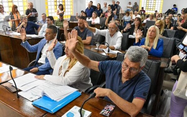 Lanús: El Concejo declaró la emergencia en Educación y aprobó la preparatoria de la fiscal e impositiva 2025