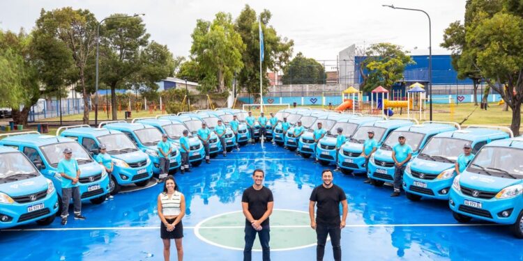 Lanús Gobierno incorporó 18 camionetas nuevas para seguir fortaleciendo los servicios públicos