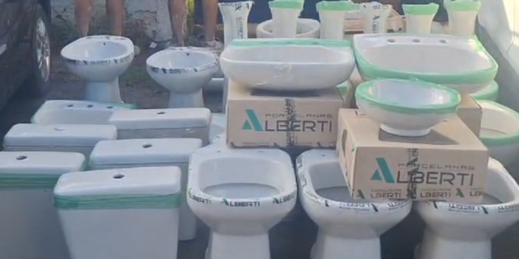 Lanús: Cayó una banda de “empleados infieles” que robaban inodoros de una fábrica