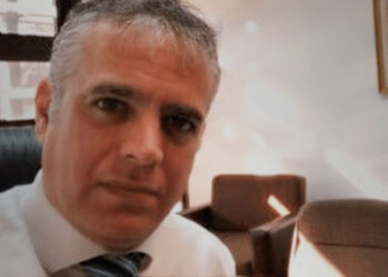 Suspenden y embargan parte del sueldo a un juez de Lomas acusado por violencia de género