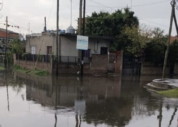 Alerta roja por tormentas en el AMBA: Calles anegadas y fuertes lluvias en la región