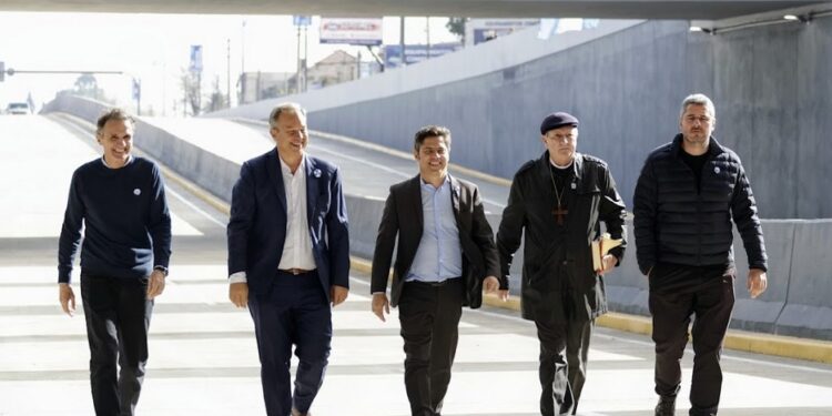 Kicillof y Cascallares inauguraron el viaducto Papa Francisco, en Burzaco