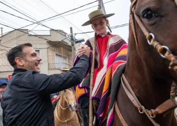 Lanús Gobierno celebró la Revolución de Mayo con la Peña de la Patria