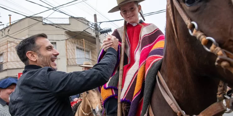 Lanús Gobierno celebró la Revolución de Mayo con la Peña de la Patria